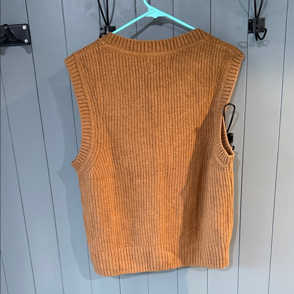 GAP Women's Ribbed V-Neck Button-Front Vest in Caramel - Picture 4 of 4